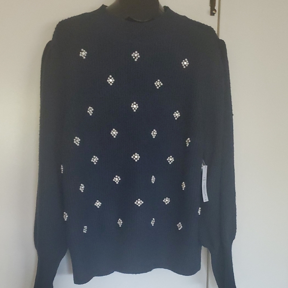 Liz Claiborne Black Crew Neck Sweater with Classic Design